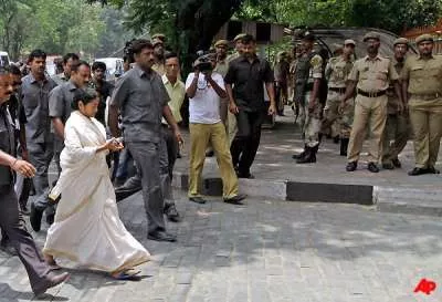 केएलओ की धमकियों की वजह से उत्तर बंगाल में बढ़ाई गई ममता की सुरक्षा