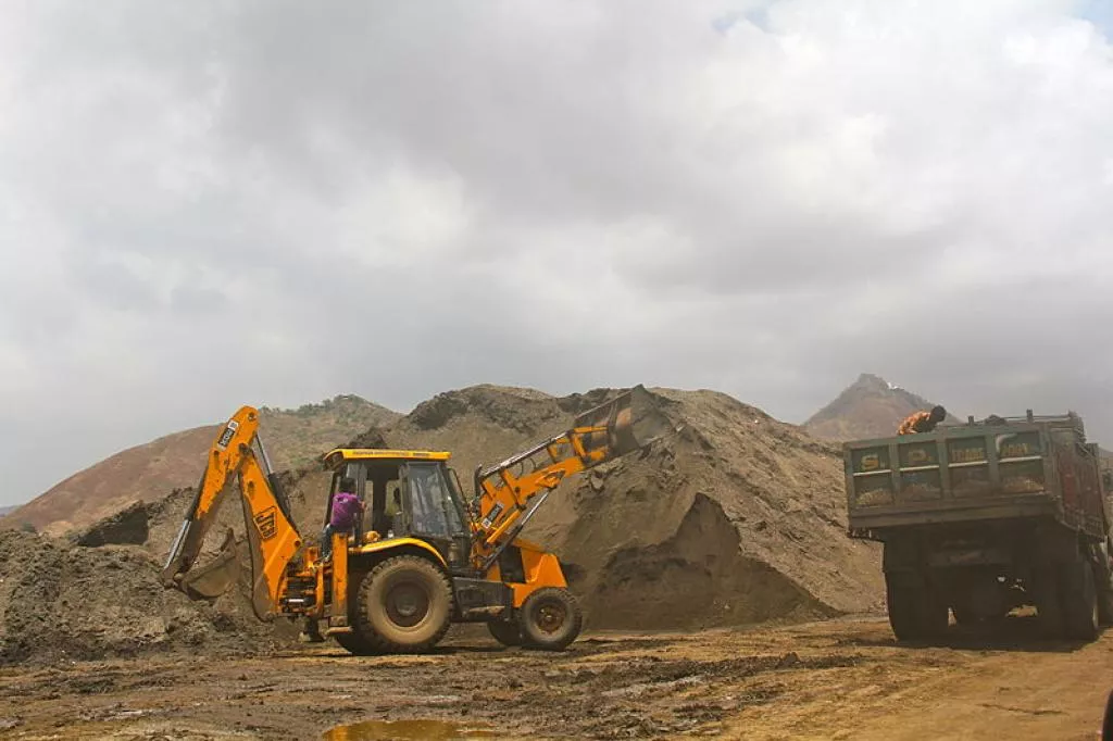 Illegal sand mining attack: 6 officials injured in Bihar; FIR filed against 21