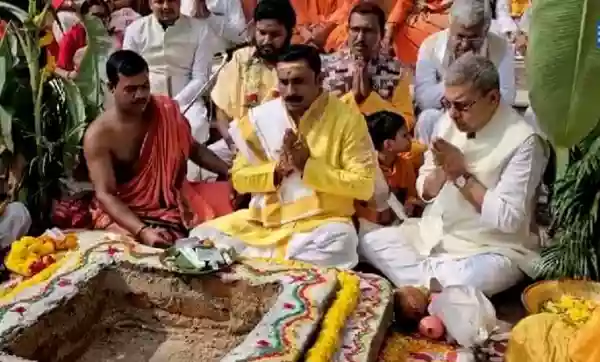 MP Kalyan Banerjee joins mass Gita recitation as Chief Minister's representative