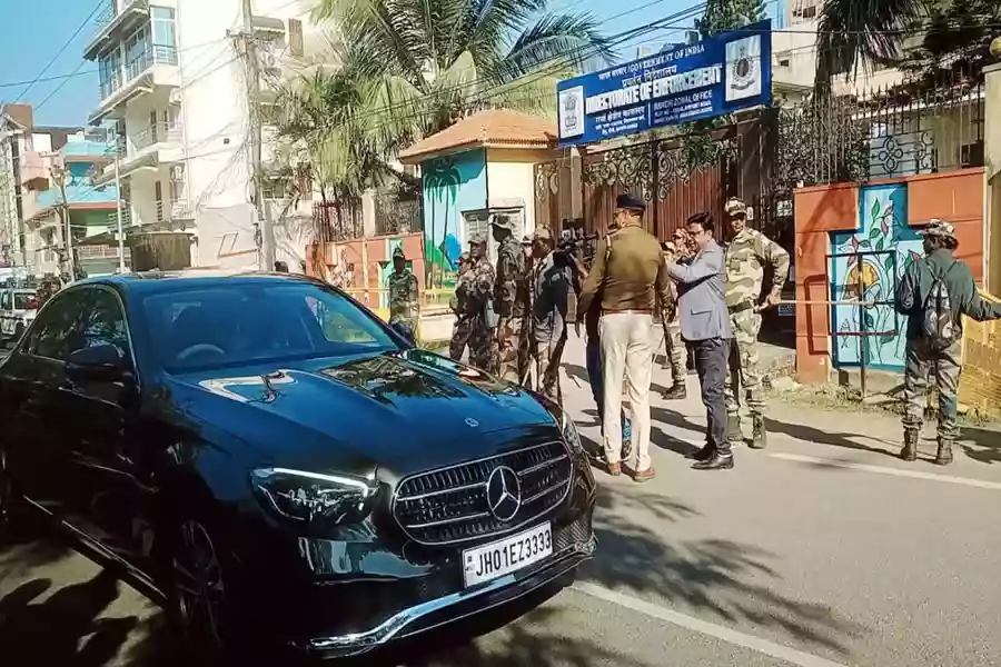 Hemant Soren's convoy passes ED office; Postman delivers letter from CM residence
