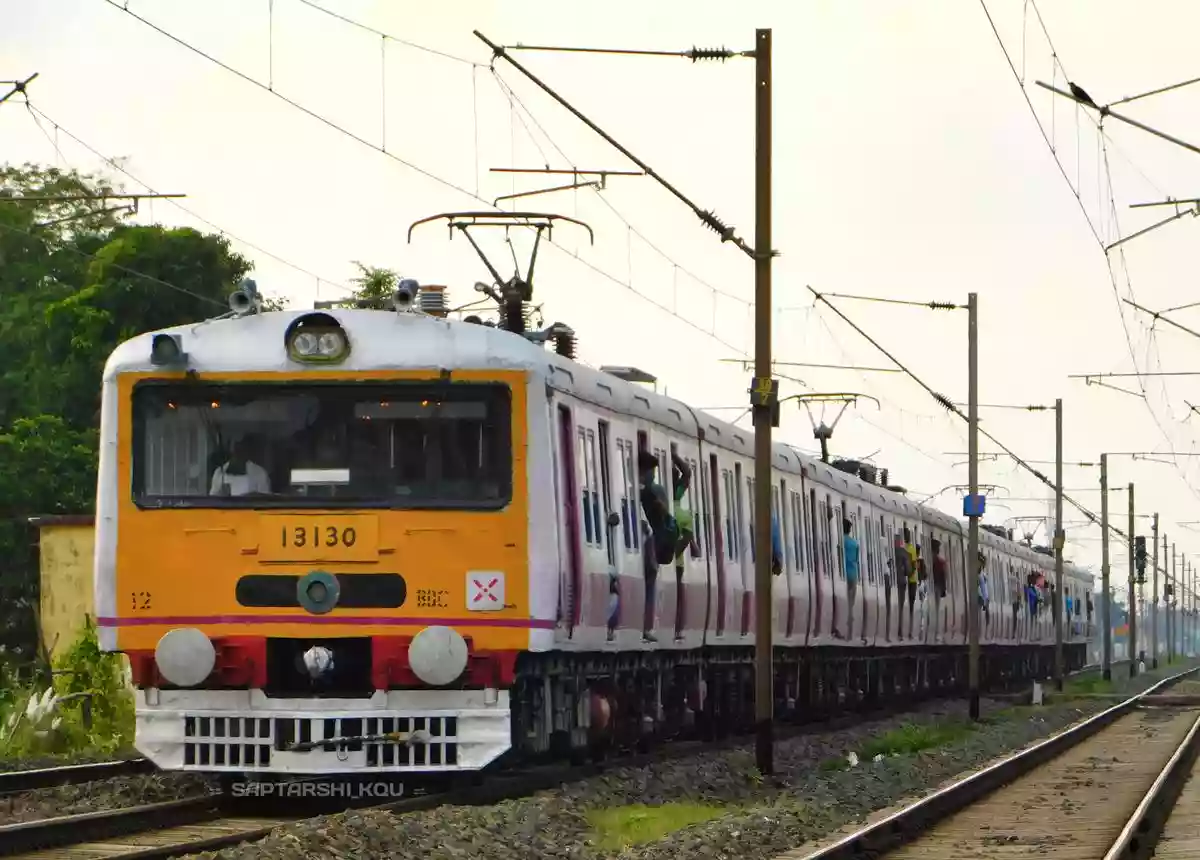 Police constable commits suicide by shooting himself in Howrah-Bardhaman train