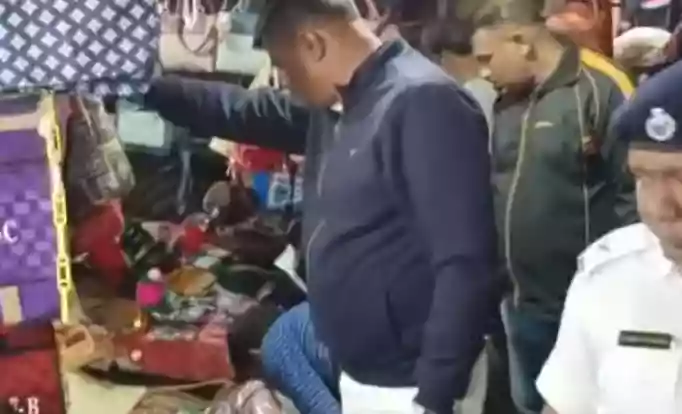 Taaza Tv exposes hawker encroachment hampers Howrah metro rail inauguration Plans| Watch video