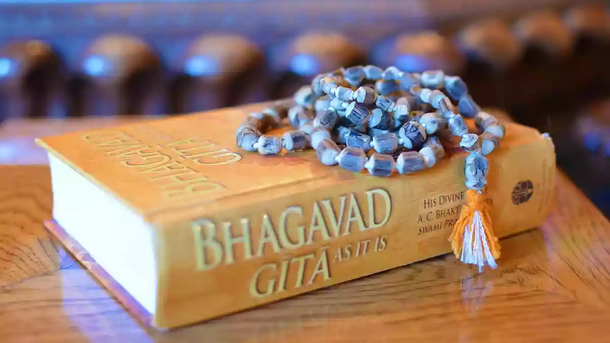 Kolkata prepares for 'Geetapath' with record-breaking Bhagavad Gita sales | Watch Report