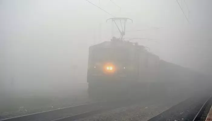 Bengal enveloped in fog, causing transportation delays ahead of Christmas