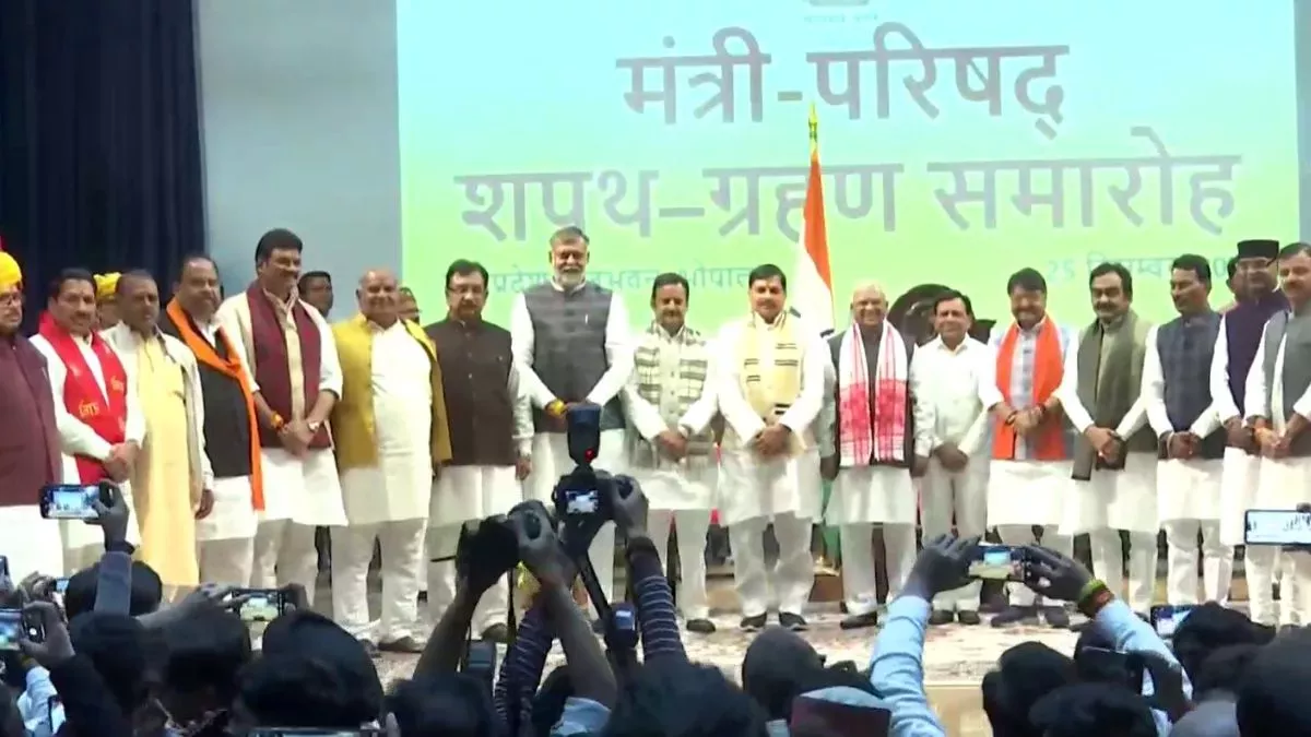  Madhya Pradesh cabinet swears in 28 Ministers, witness Kailash Vijayvargiya and Prahlad Patel's oath