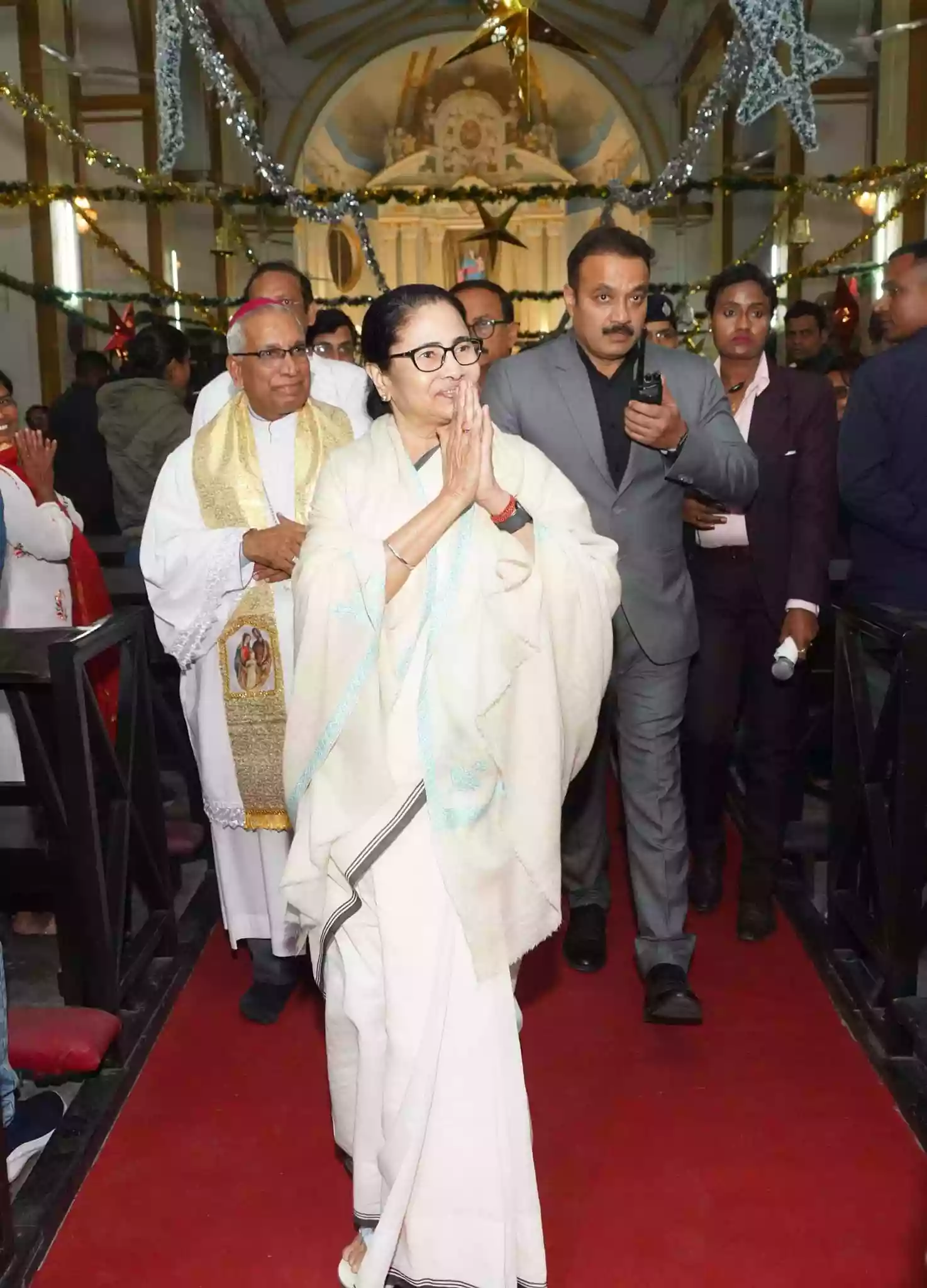 बंगाल में हर्षोल्लास से मनाया गया क्रिसमस; प्रार्थना सभा में शामिल हुईं ममता बनर्जी