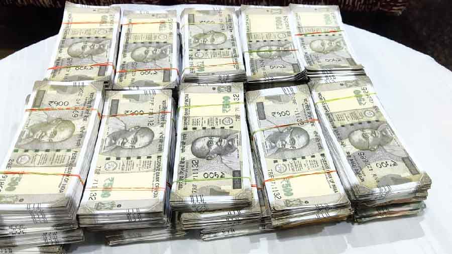 STF nabs smuggler with counterfeit notes worth Rs 1.08 lakh in Murshidabad