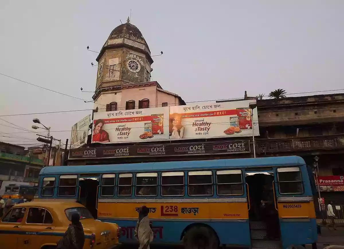 ED raids 9 locations in Kolkata's Maniktolla & Burrabazar area