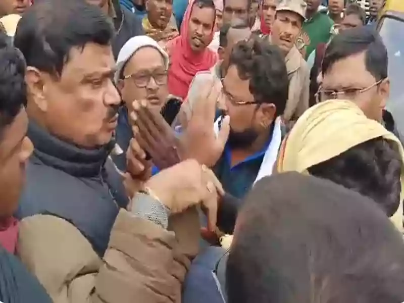 Gopal Mandal, JD(U) MLA, accused of slapping youth during Bhagalpur protest | Watch video