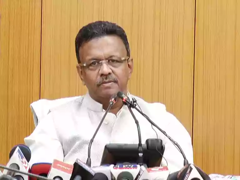 जलाशय को भरकर फ्लैट बनाना बर्दाश्त नहीं : मेयर फिरहाद हकीम
