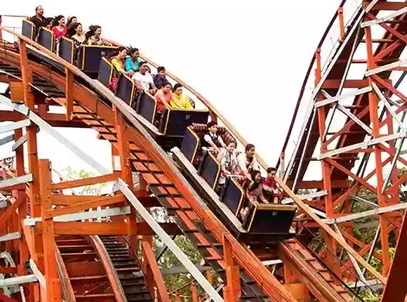 Crowds gather at Nikko Park and Eco Park for joyful farewell to 2023