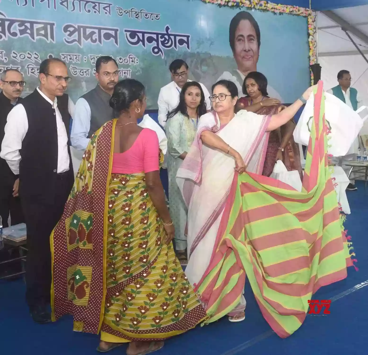 Mamata spontaneously distributes blankets to MGNREGA unpaid laborer's