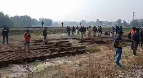 अलग कामतापुर राज्य की मांग को लेकर मयनागुड़ी में रेल रोकों आंदोलन