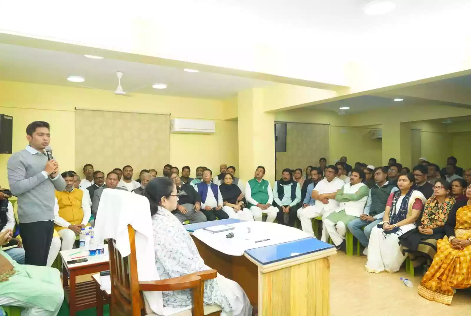 बंगाल में इंडिया गठबंधन टूटने के संकेत,  सभी 42 सीटों पर कैंडिटेड उतारेंगी ममता!