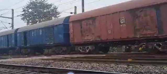 Goods train derails near Mecheda, disrupting Howrah-Kharagpur rail services