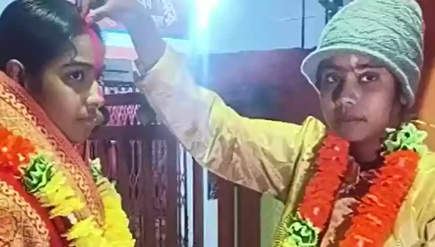 2 girls get married at Malda temple, see image
