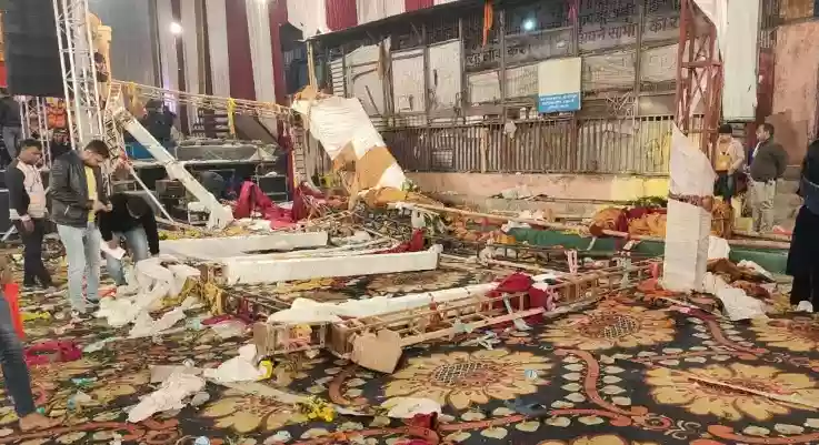 Stage collapses during mata jagran in Delhi's Kalkaji temple: One dead, 17 injured