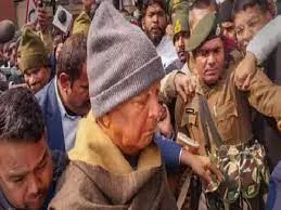 नौकरी के बदले जमीन: दस घंटे पूछताछ के बाद ईडी दफ्तर से निकले लालू, मंगलवार को तेजस्वी की बारी