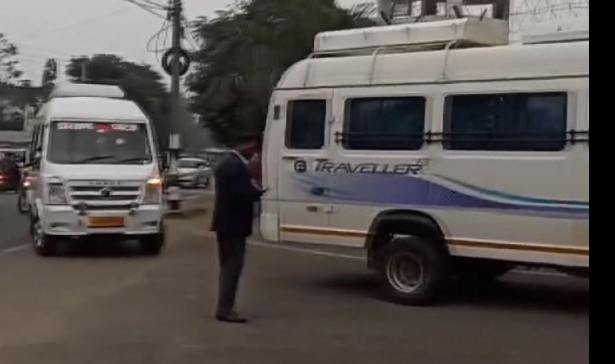 Two buses parked at Jharkhand CM's Ranchi residence amid ED interrogation