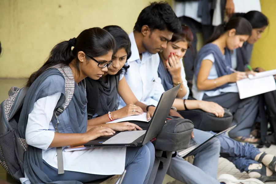  Student forgets exam admit card in train, bag recovered in swift police action