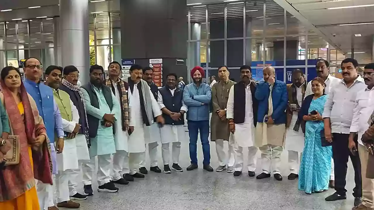 19 Bihar Congress MLAs flow to Hyderabad ahead of trust vote