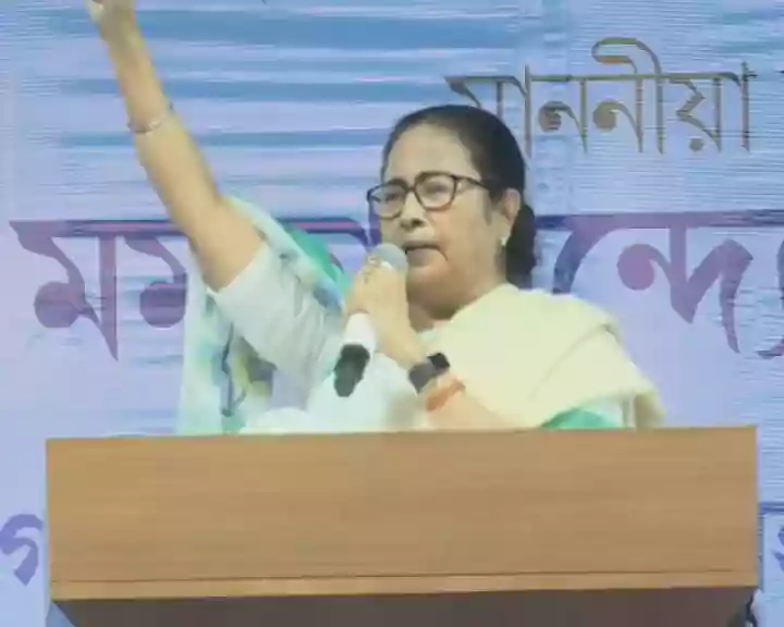 100 दिनों के काम में बंगाल नंबर वन इसलिए मोदी ने रोका फंड : ममता