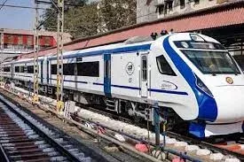 वंदे भारत एक्सप्रेस में चढ़ने के दौरान युवक की मौत, बंद हो गया था दरवाजा