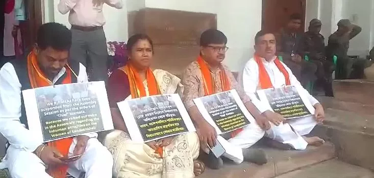 BJP MLAs stage protest in Assembly against suspension of leader of opposition