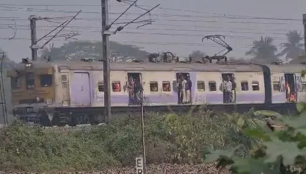  Overhead wire break disrupts train services on Bandel-Katwa route in Hooghly district