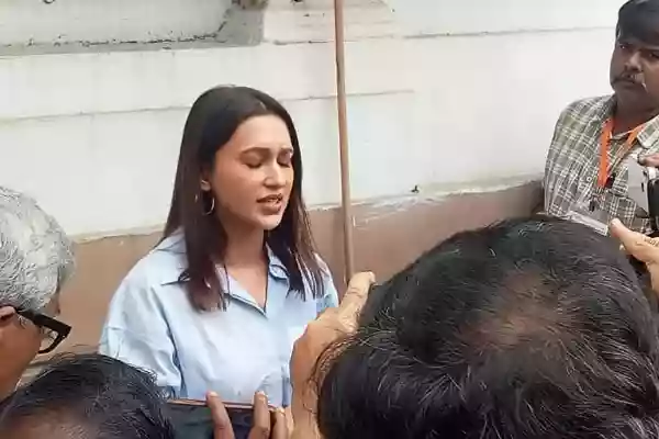 ''राजनीति मेरे लिए नहीं, मैंने त्यागपत्र दे दिया है'' : ममता से मुलाकात के बाद बोलीं मिमी