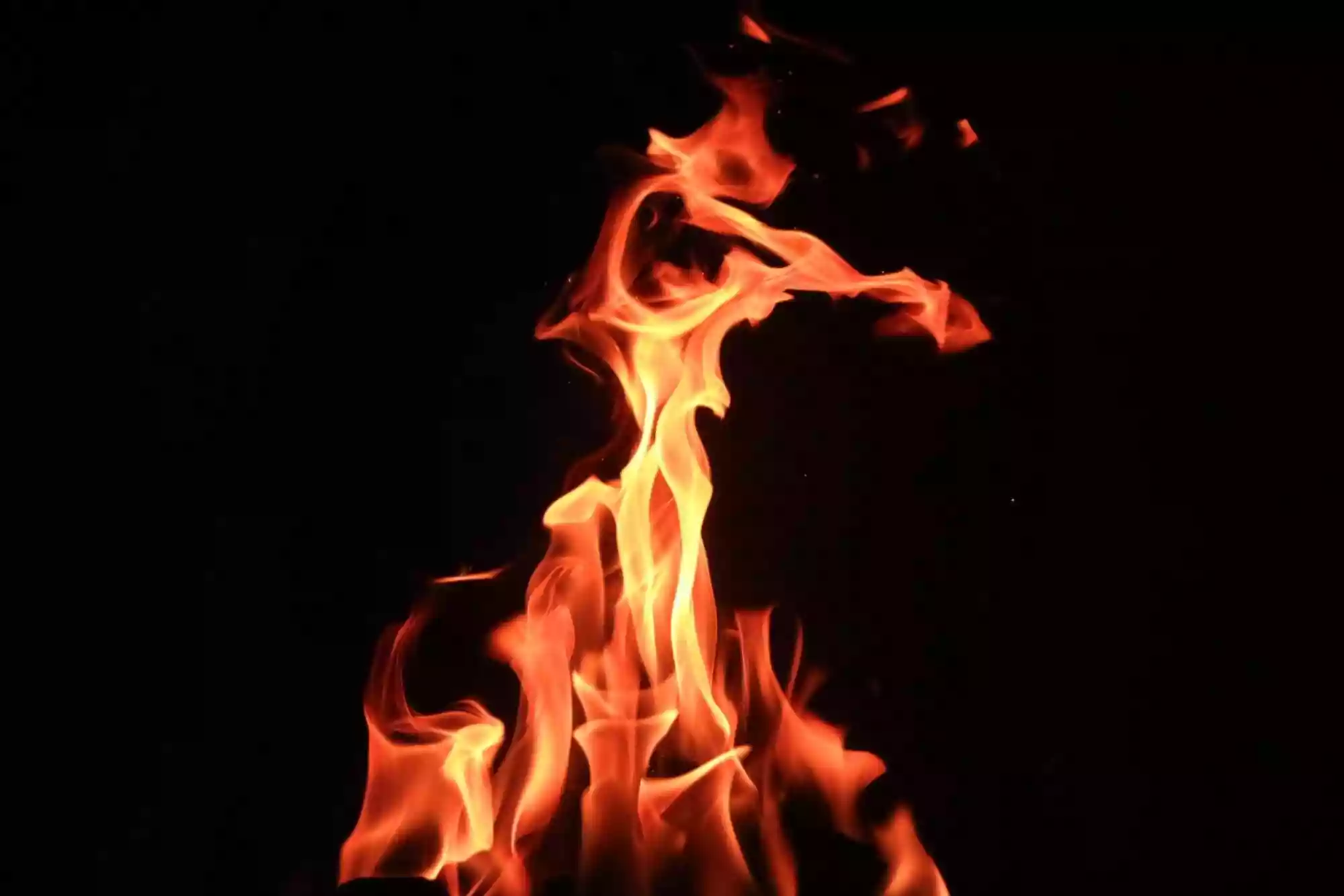 Fire engulfs Liluah station road shops due to road construction mishap