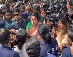 महिला मोर्चा की टीम को संदेशखाली जाने से रोका, विरोध प्रदर्शन