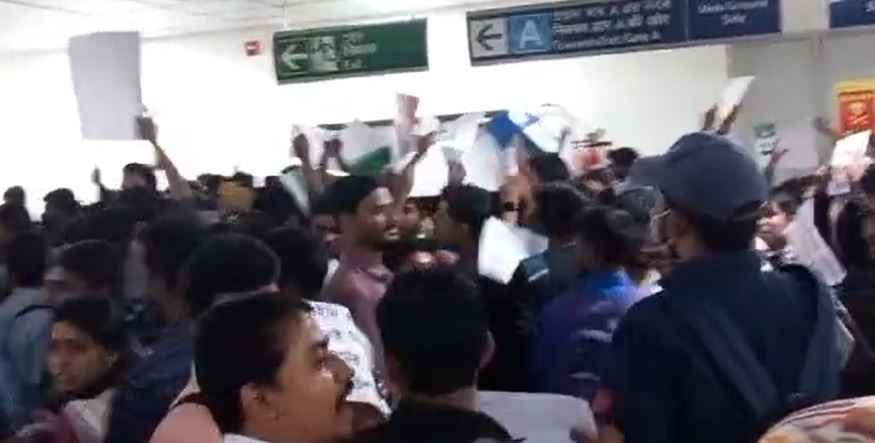 Primary TET Pass 2022 demand sparks clash between police and Akya Manch in Karunamoyee 