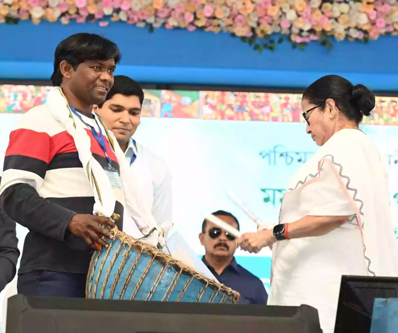 ममता ने लिखनी शुरू कर दी लोकसभा की पटकथा - बंगाल भिखारी नहीं है, केंद्रीय योजनाओं का पैसा भी हम दे रहे हैं 
