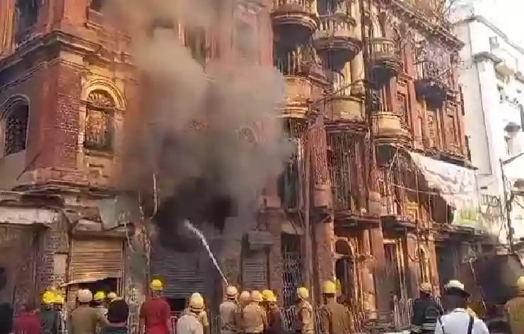 सेंट्रल एवेन्यू पर एक्सीडेंट, तेल टैंकर पलटा, ड्राइवर की मौत