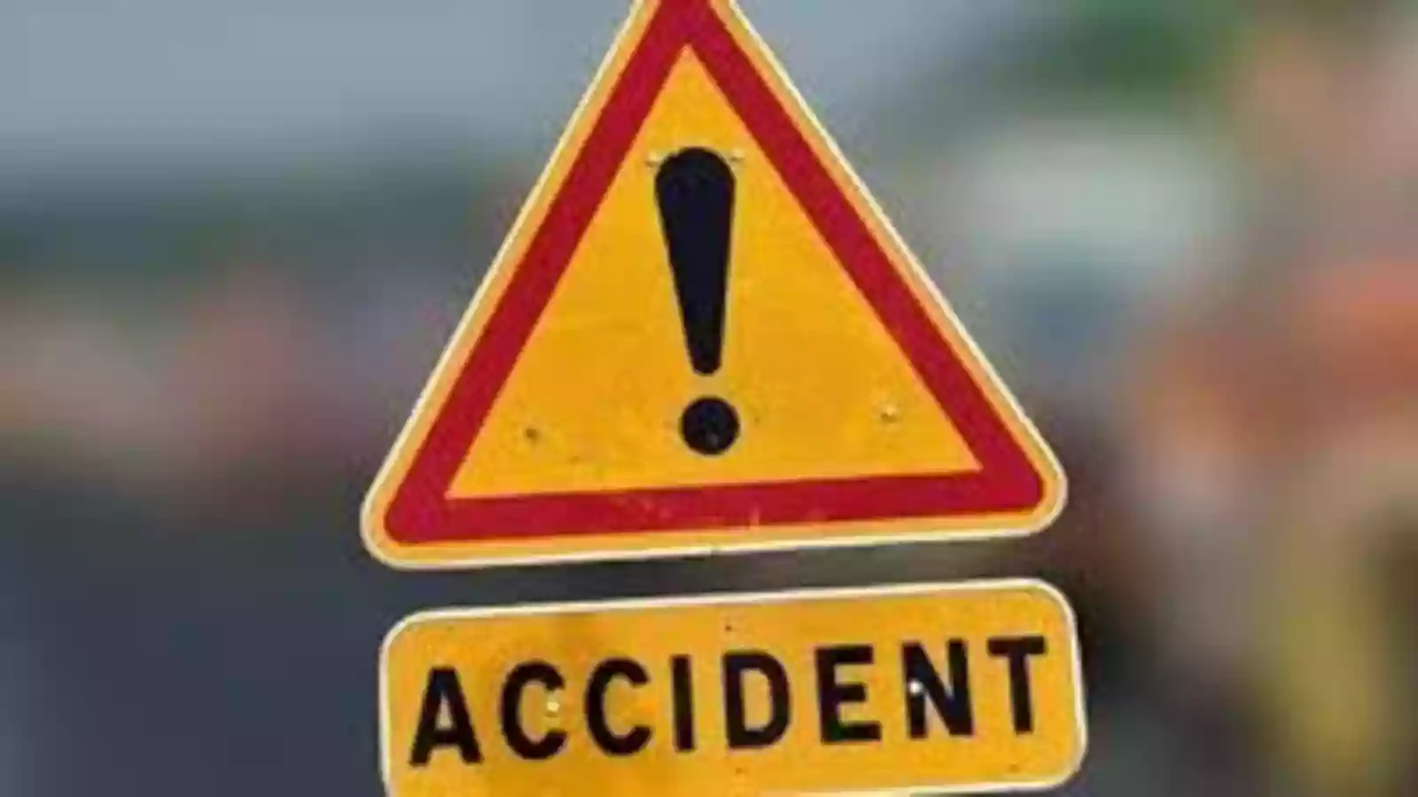 Mini truck overturns, bamboo pierces bus window injuring three passengers in Kolkata