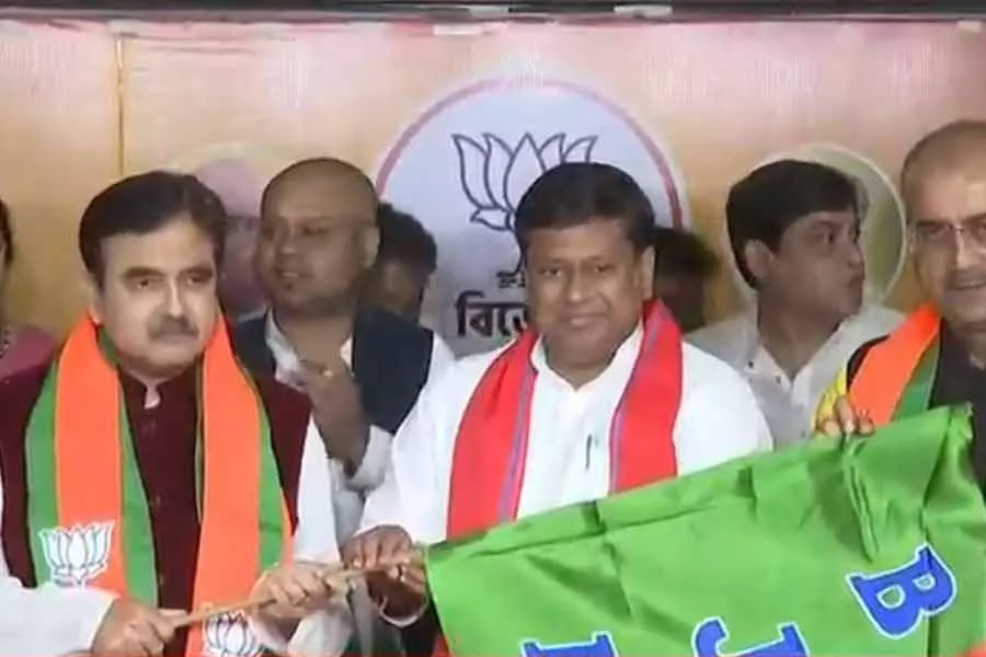 Former Justice Abhijit Gangopadhyay joins BJP
