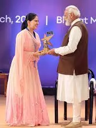 ताजा टीवी से अपना कैरियर शुरू करने वाली  जया किशोरी को प्रधानमंत्री ने दिया युवा रचनाकार अवार्ड