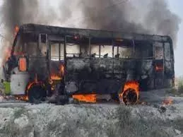 Bus hits high tension wire in Ghazipur, many people burnt alive