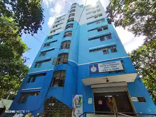 10 trapped in elevator for hours at Alipore Treasury building | Watch video
