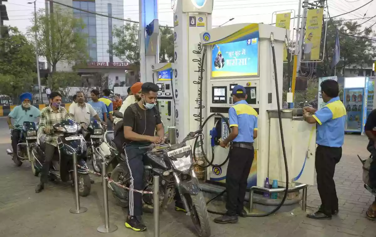 Centre reduces Petrol and Diesel prices by ₹2 per litre