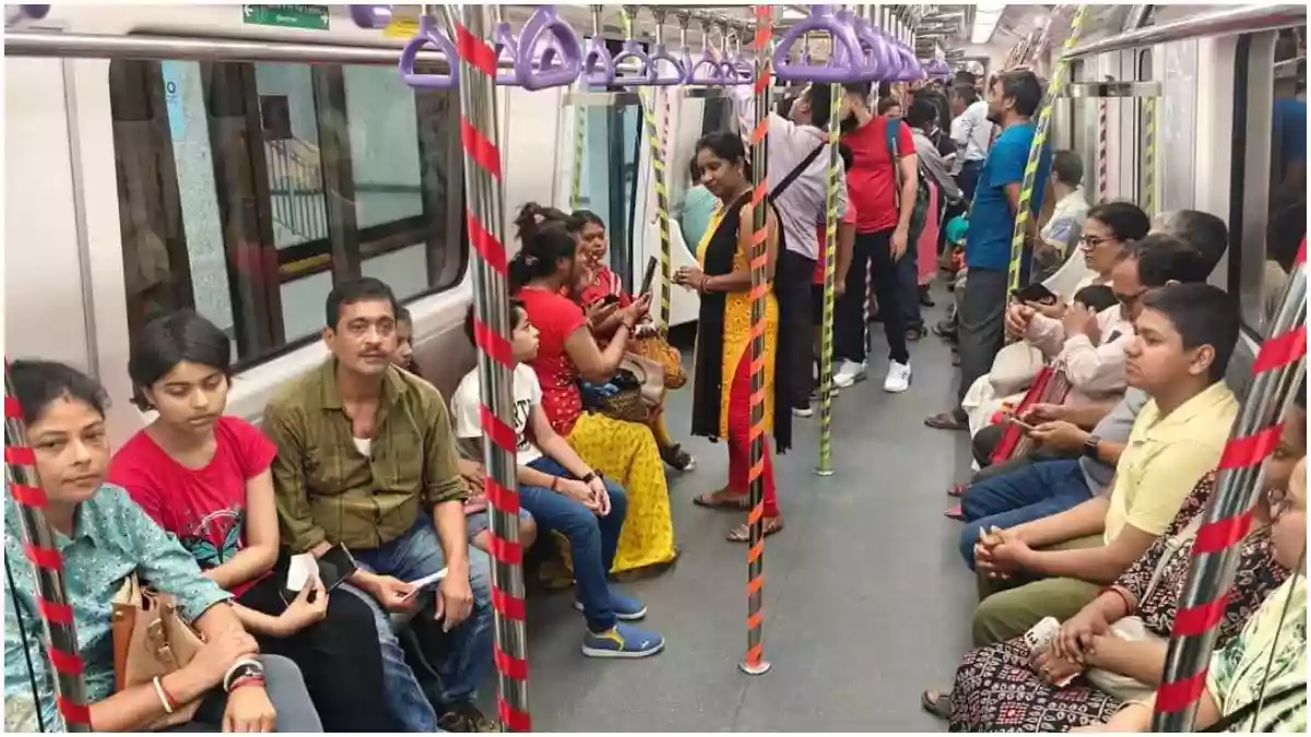 इंतजार खत्म, यात्रियों को लेकर पहली बार दौड़ी देश की पहली अंडरवाटर मेट्रो