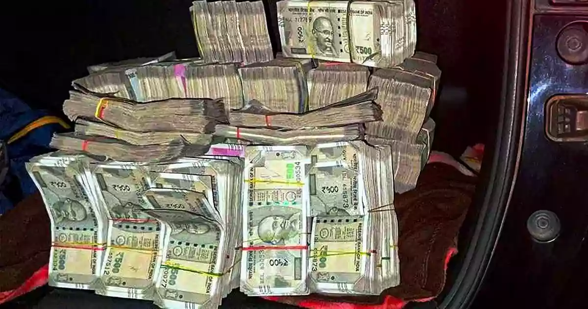 Police seize ₹10 lakh from car at Jharkhand-West Bengal border