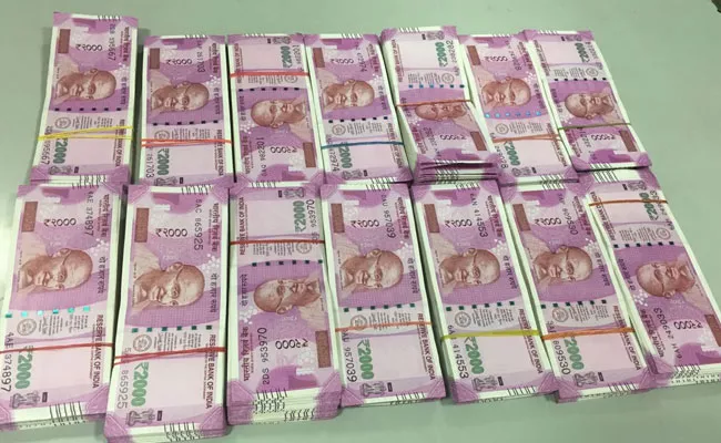 Rs.1 crore seized in Howrah Station from Rajdhani train, 7 arrested