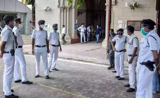 Kolkata Police nets 305 for misconduct, seizes 47 liters of illicit liquor