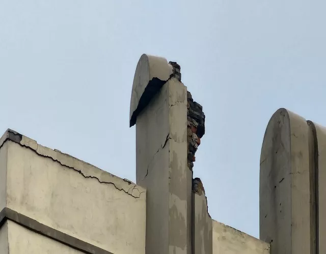  Lightning damages multi-storey building in Dharmatalla