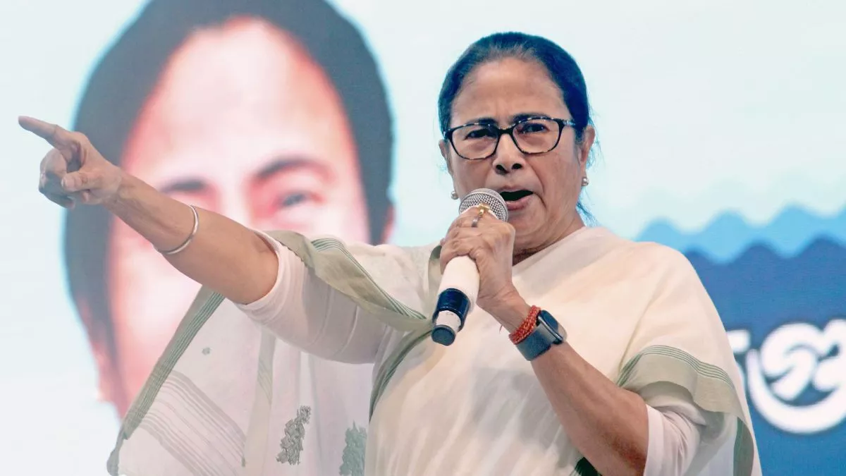Mamata Banerjee criticizes PM: 'No Mention of People's Interests in Jalpaiguri Visit'