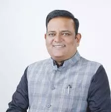 AAP minister resigns, alleges corruption in party