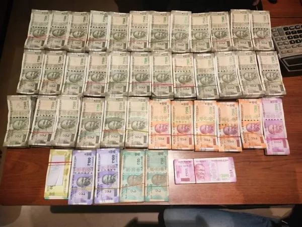 Two held with Rs 58.71 lakh in Howrah's Golabari