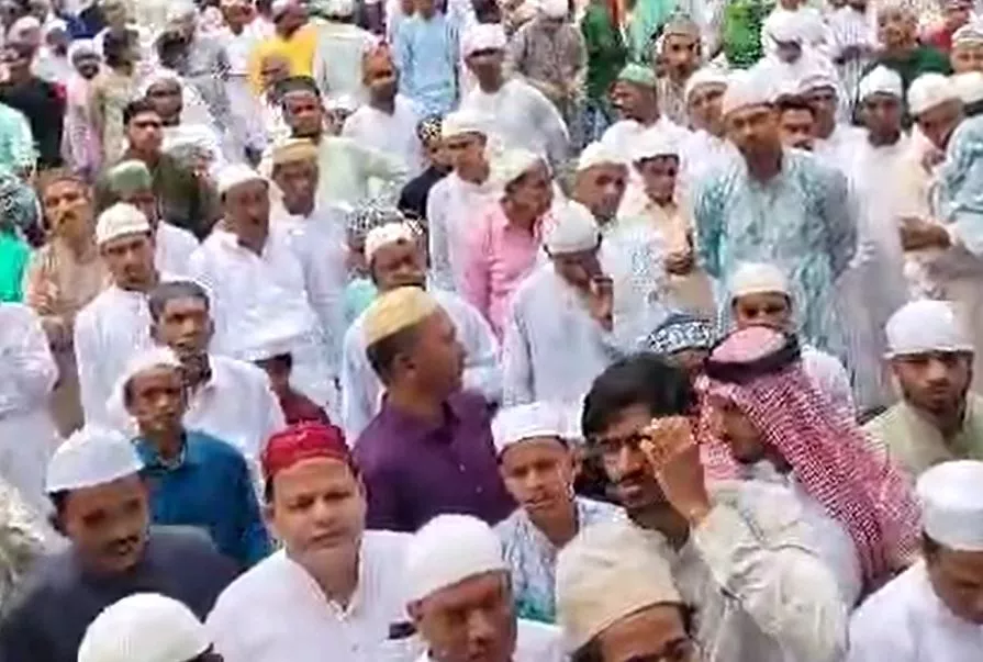  Eid-ul-Fitr brings joy to Howrah with prayers and festivities
